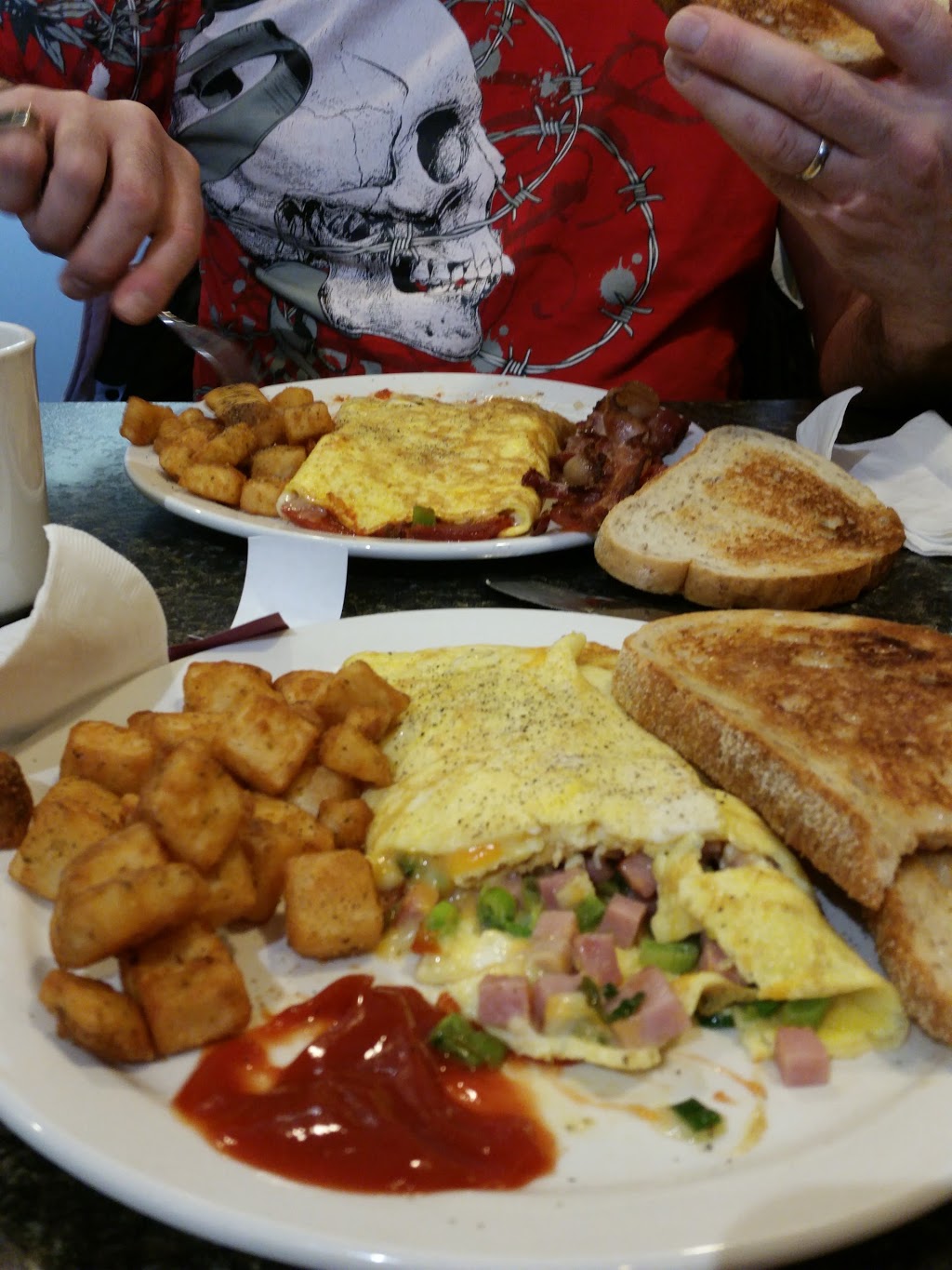 Rivercrest Inn | 4200 Main St, West Saint Paul, MB R4A 2A2, Canada | Phone: (204) 339-5206