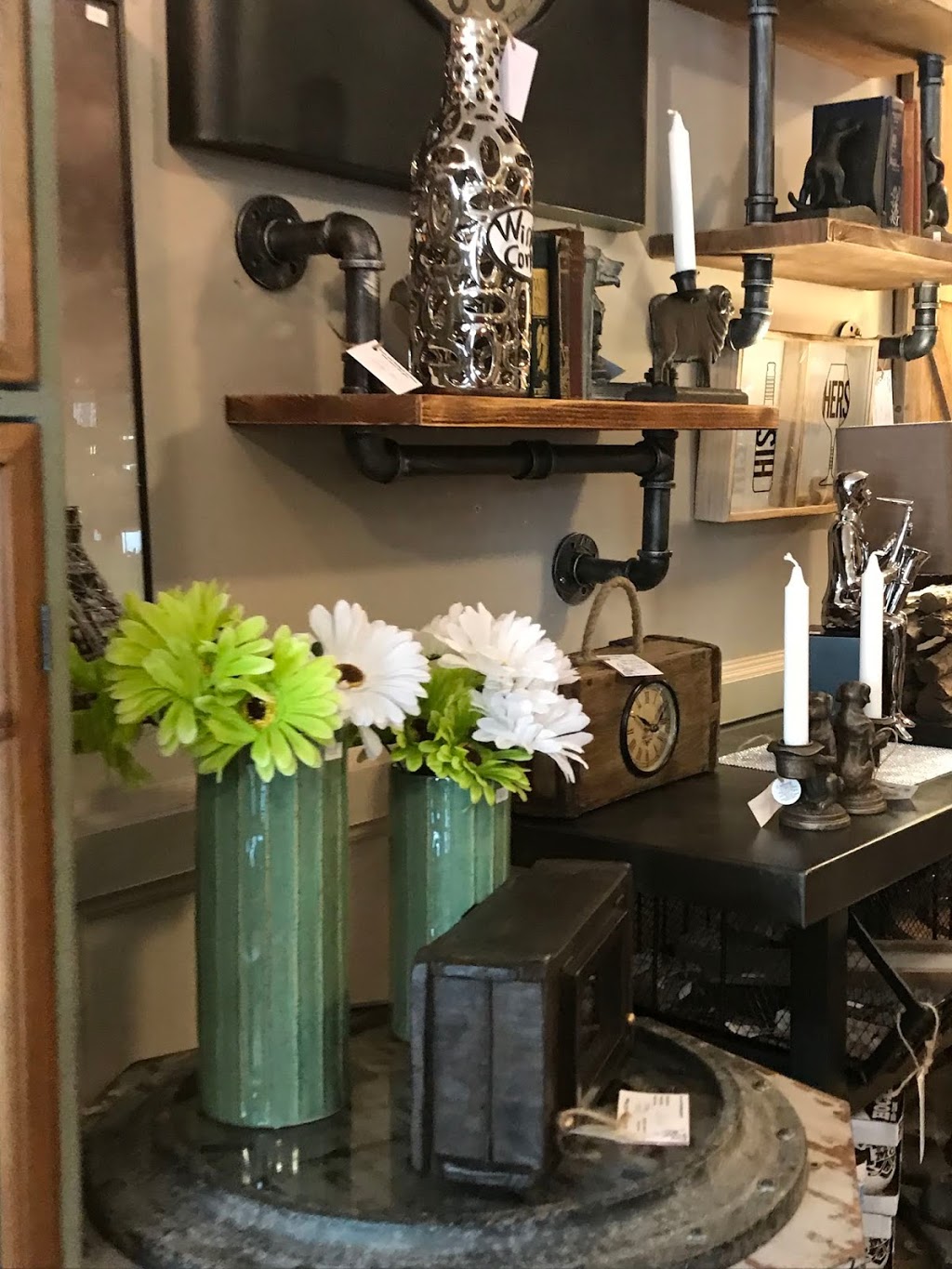 Zack and Finnigan At Home | 118 St Lawrence St, Merrickville, ON K0G 1N0, Canada | Phone: (613) 269-2262