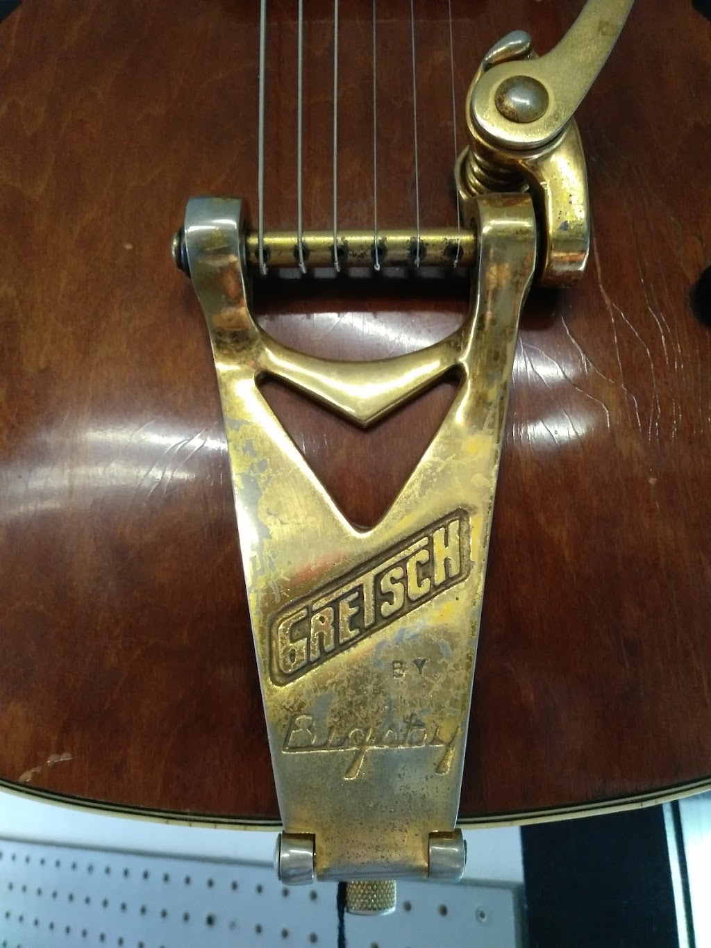 Van Halteren Music Centre | 8 Wellington St, Lindsay, ON K9V 3N1, Canada | Phone: (705) 324-2111