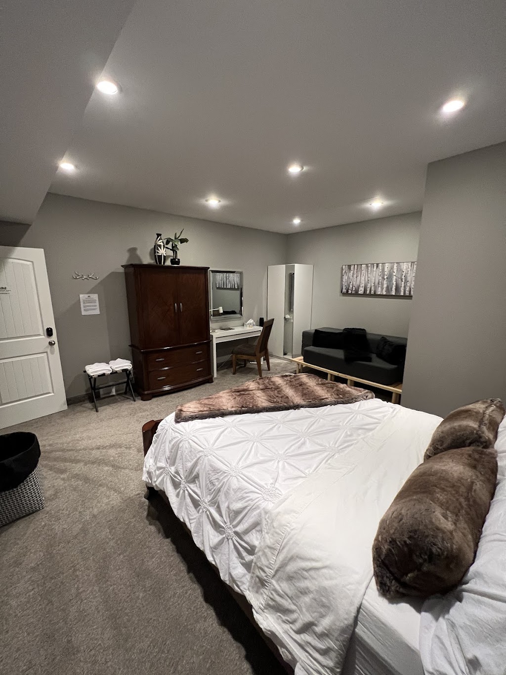 Stay549 | 549 Coventry Rd, Winnipeg, MB R3R 1B5, Canada | Phone: (431) 478-0418