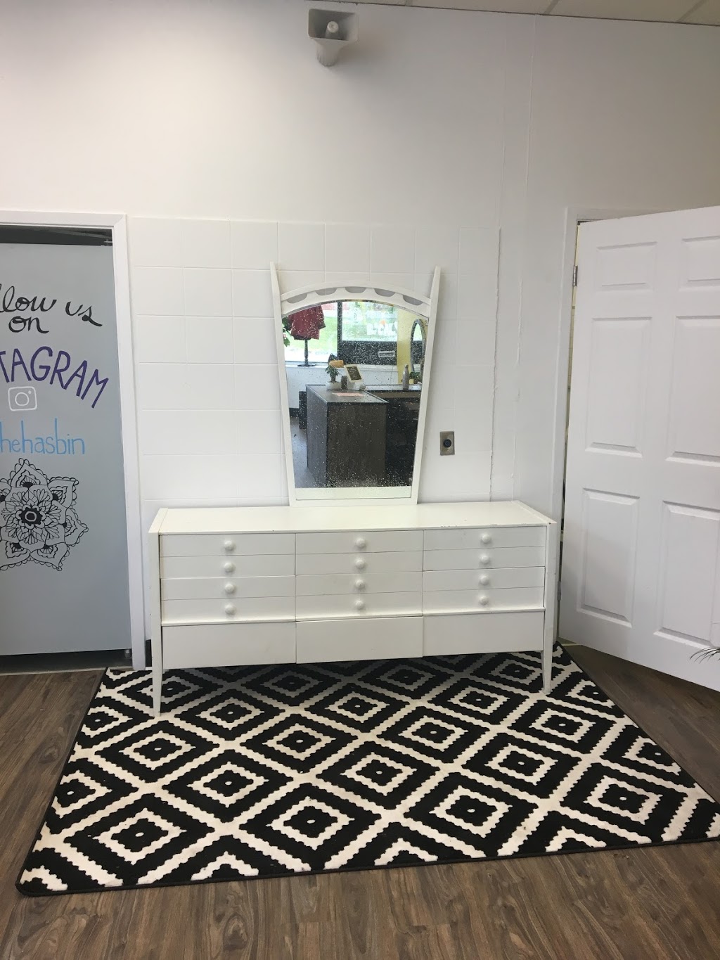 The Has Bin | 269 Windmill Rd, Dartmouth, NS B3A 1G5, Canada