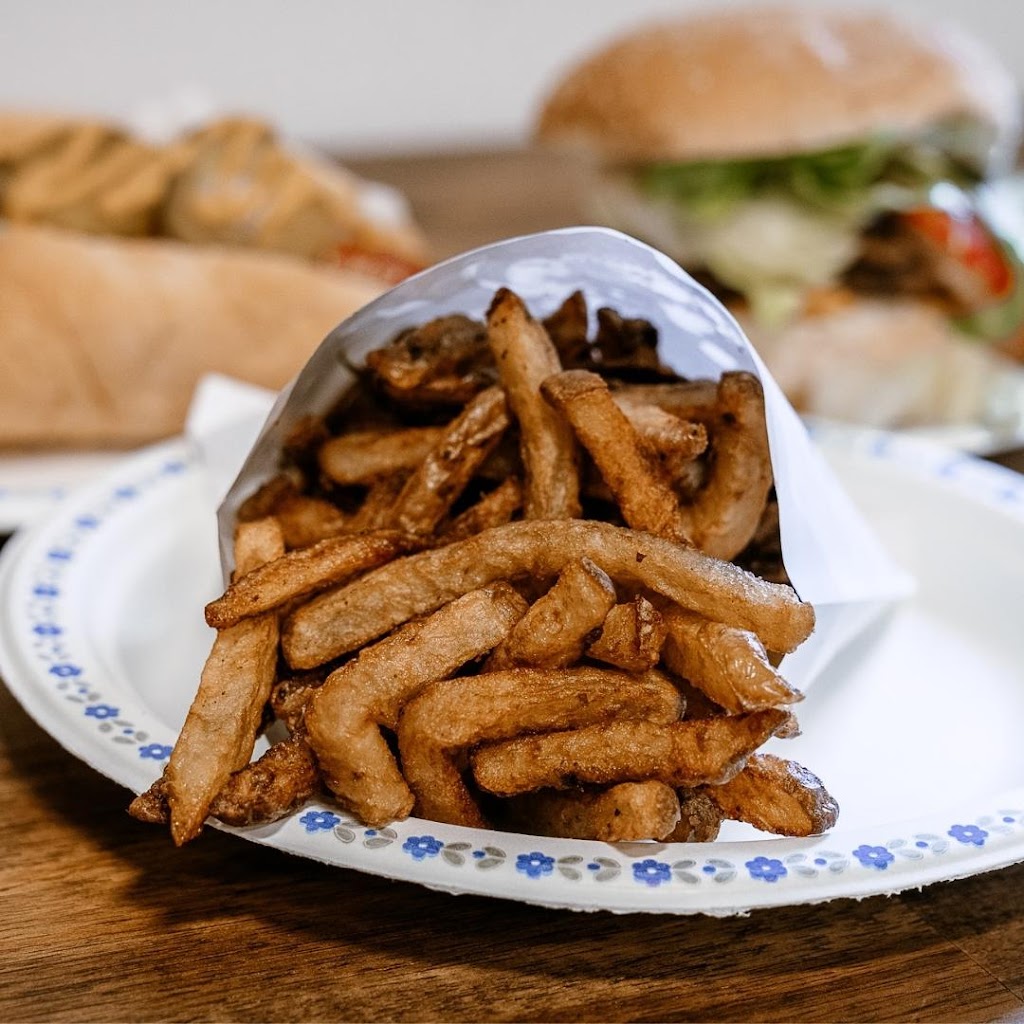GoDoog Kitchen | 2958 Henderson Hwy, East Saint Paul, MB R2E 0C6, Canada | Phone: (204) 615-6780