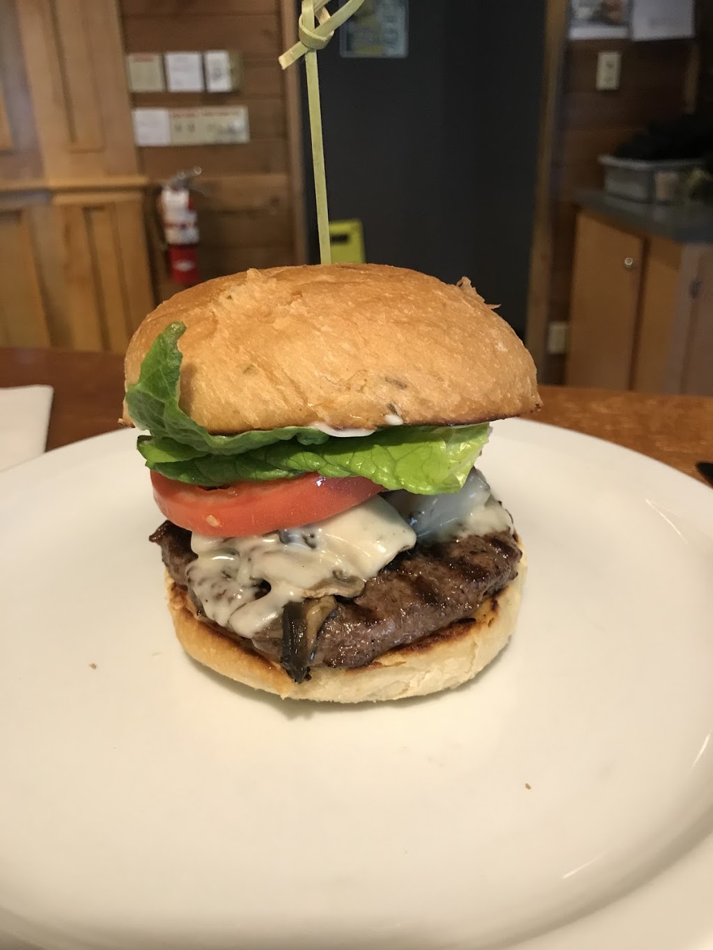 Duffers Den Lounge | 2404 Centennial Dr, Blind Bay, BC V0E 1H2, Canada | Phone: (250) 675-2315