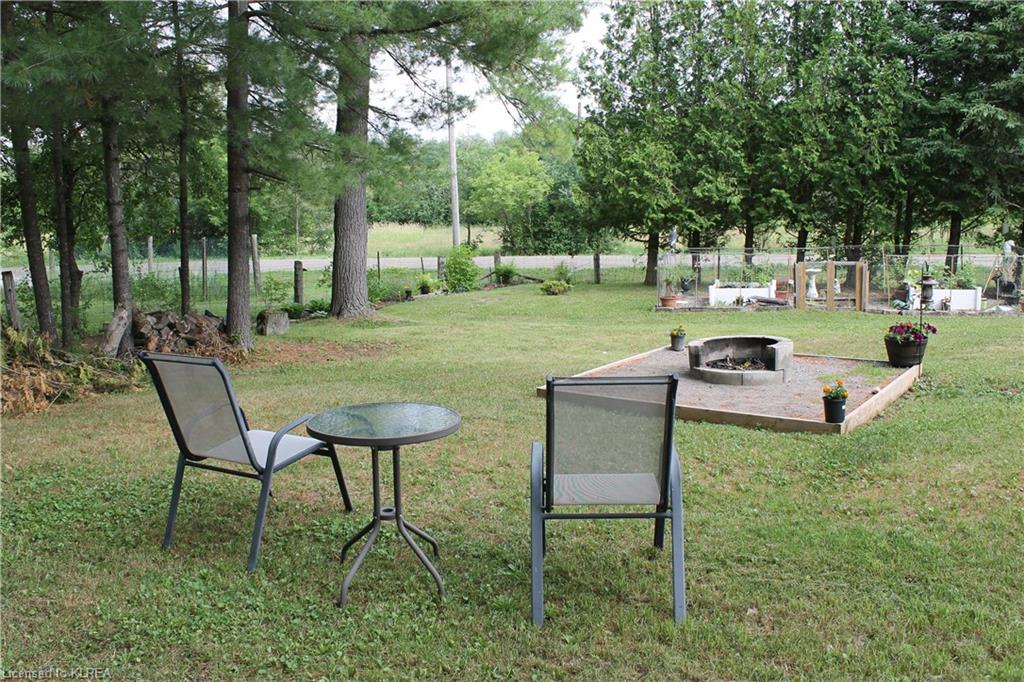 Four Seasons Cottage Gataway | 608 Hickory Beach Rd, Fenelon Falls, ON K0M 1N0, Canada | Phone: (647) 638-6326