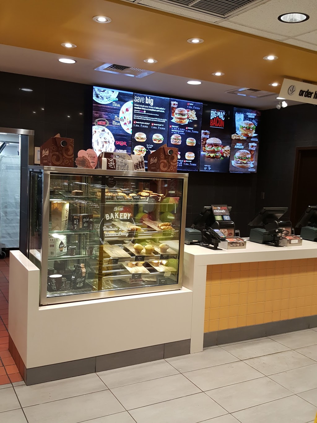 McDonalds | 14204 Yellowhead Trail, Edmonton, AB T5L 3C2, Canada | Phone: (780) 414-8351