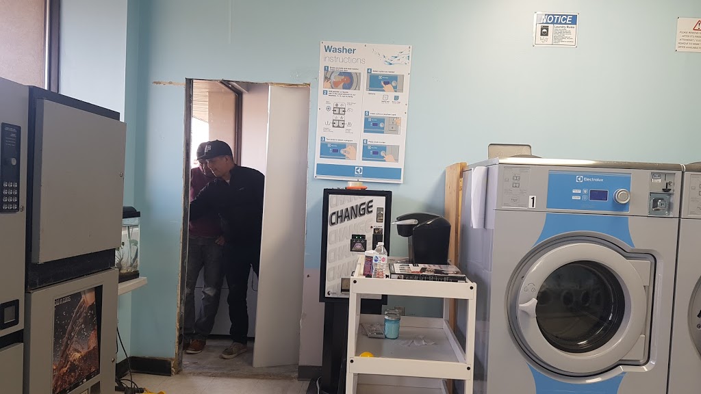 Black and white Laundry | Coin laundry, 3148 Kingston Rd Unit 3, Scarborough, ON M1M 1P4, Canada | Phone: (647) 717-2873