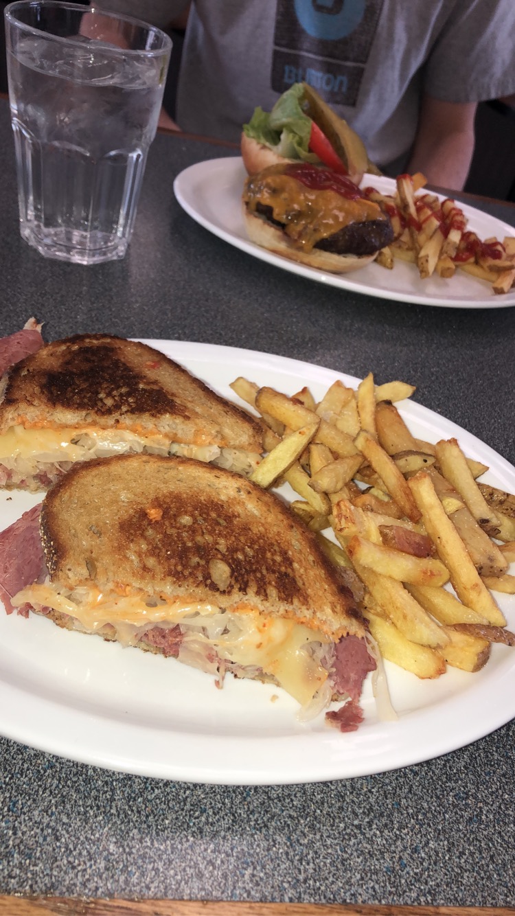 Freelands Diner | 817 Downie St, Stratford, ON N5A 1Y8, Canada | Phone: (519) 508-7900