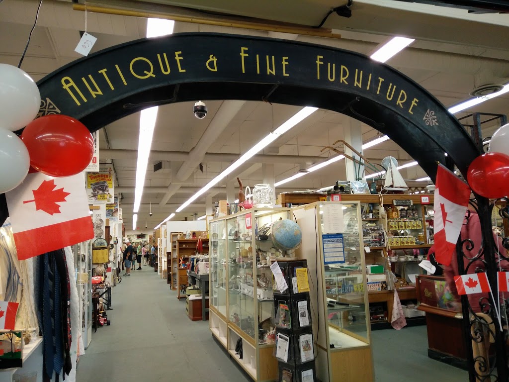 St Jacobs Antiques Market | 805 King St N, Waterloo, ON N2J 4G8, Canada | Phone: (519) 880-1944