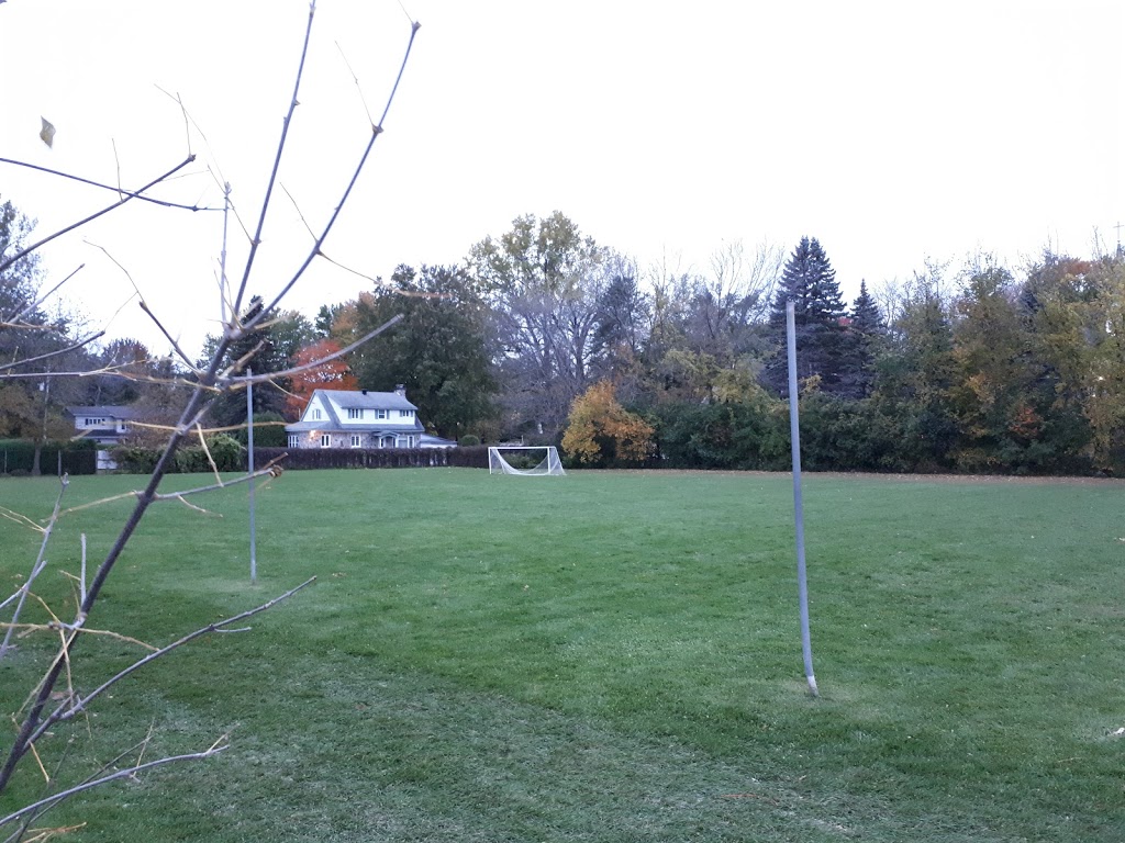 School Secondary Saint-Georges | 300 Rue Sainte-Anne, Senneville, QC H9X 3P7, Canada | Phone: (514) 855-4241