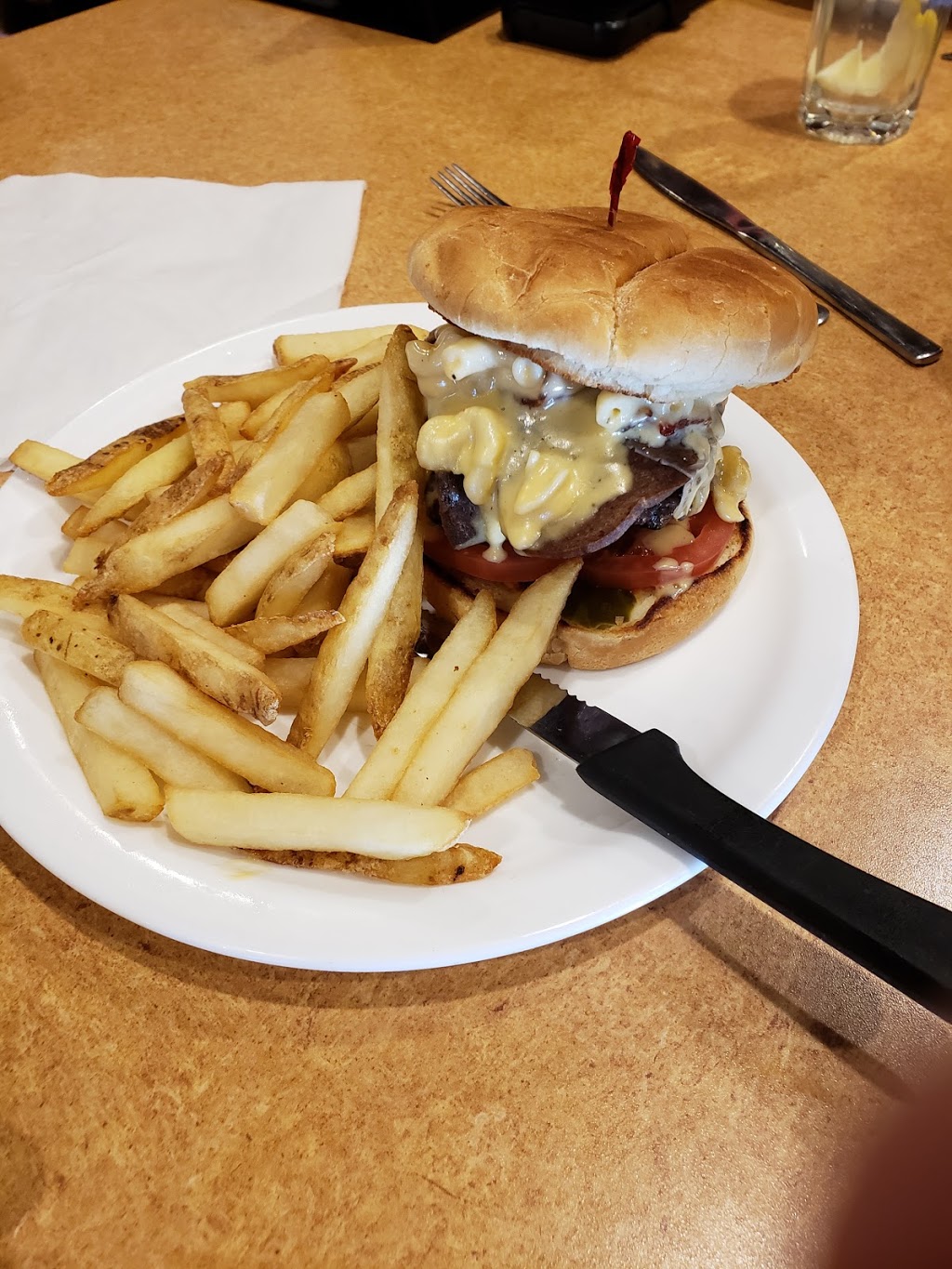 Humptys Restaurants | 503 AB-1, Strathmore, AB T1P 1C1, Canada | Phone: (403) 901-1155