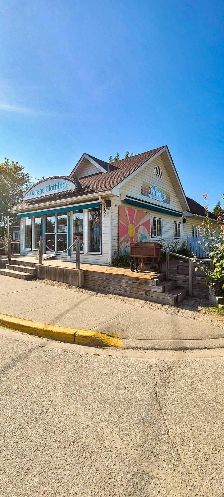 The Garage Clothing Co | 209 Main St, Sauble Beach, ON N0H 2G0, Canada | Phone: (519) 422-1568