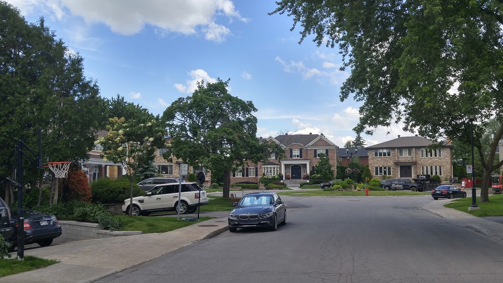 Gayton Park | 8 Rue Gayton, Hampstead, QC H3X 1K7, Canada | Phone: (514) 369-8200
