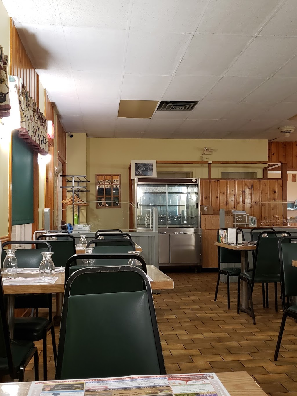 Restaurant Cascade | 1701 Rang des Chutes, Sainte-Ursule, QC J0K 3M0, Canada | Phone: (819) 228-2727