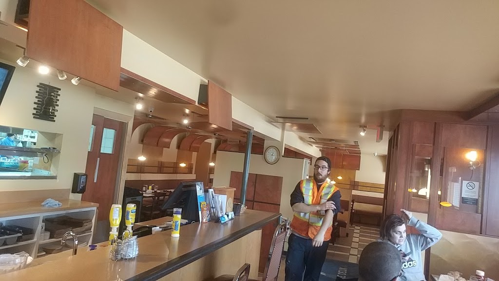 Resto Entre Deux Monts | 334 QC-138, Saint-Tite-des-Caps, QC G0A 4J0, Canada | Phone: (418) 823-2179