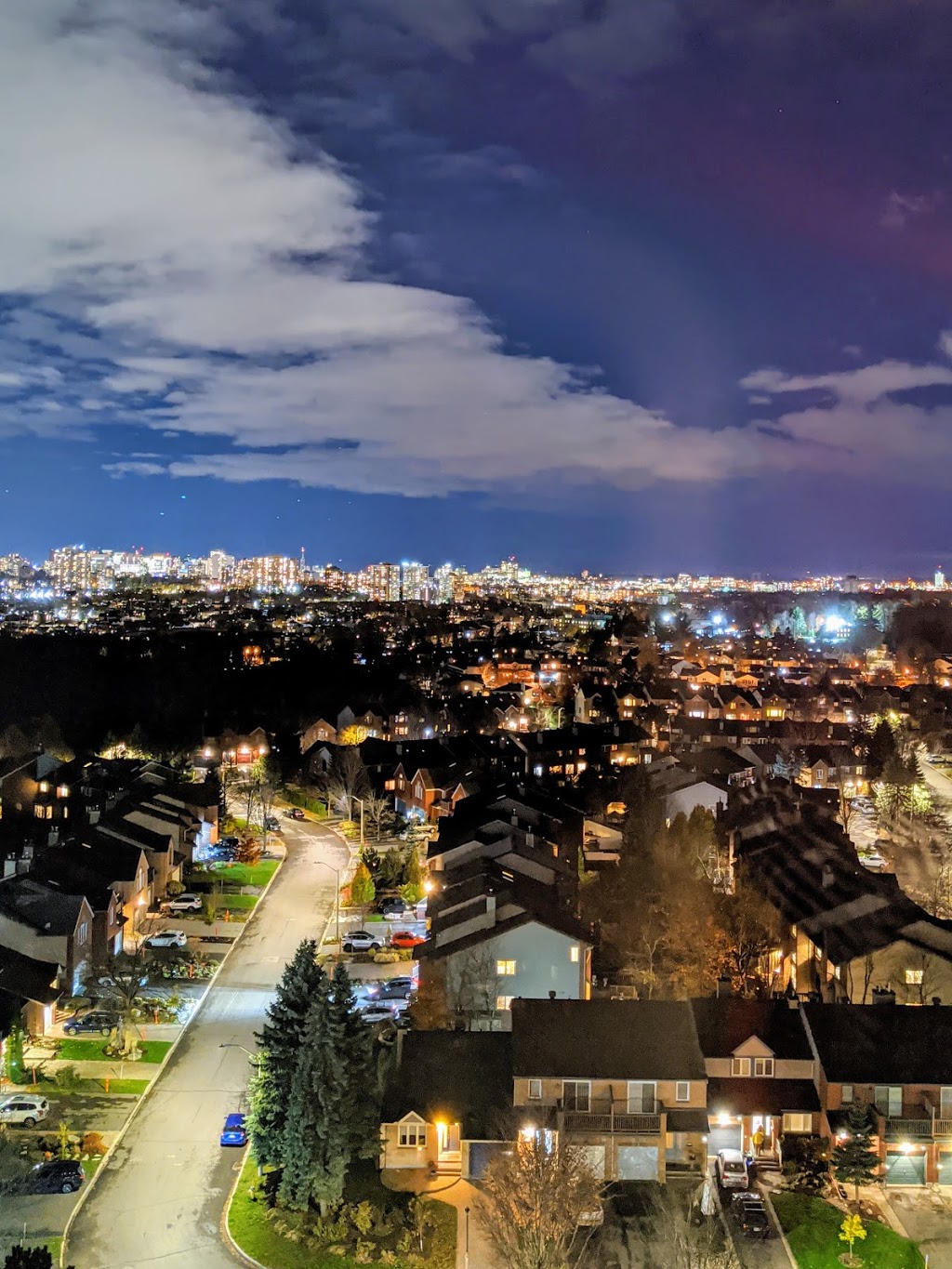 Le St. Laurent | 460 St Laurent Blvd, Ottawa, ON K1K 4Z2, Canada | Phone: (613) 421-1444