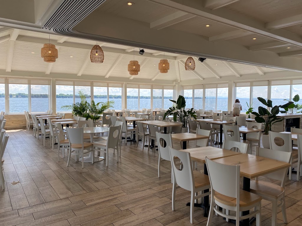 Le Sandbar | 260 Avenue de Venise O, Venise-en-Québec, QC J0J 2K0, Canada | Phone: (450) 529-0355
