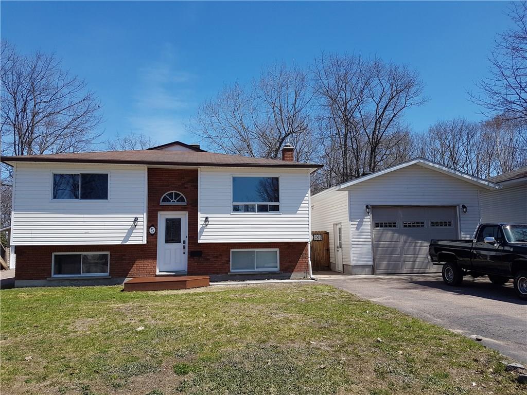 Royal LePage Edmonds & Associates - Debbie Clark | 7 Hilda St, Petawawa, ON K8H 3M5, Canada | Phone: (877) 687-6305
