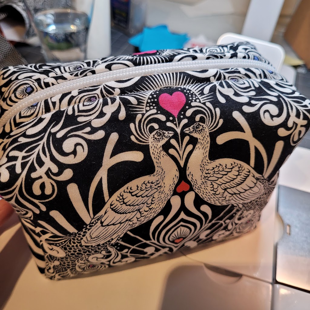Allotallove Handmade Quilts & Longarm Quilting Services | 12 River Ridge Rd, Barrie, ON L4N 7G1, Canada | Phone: (705) 229-9889