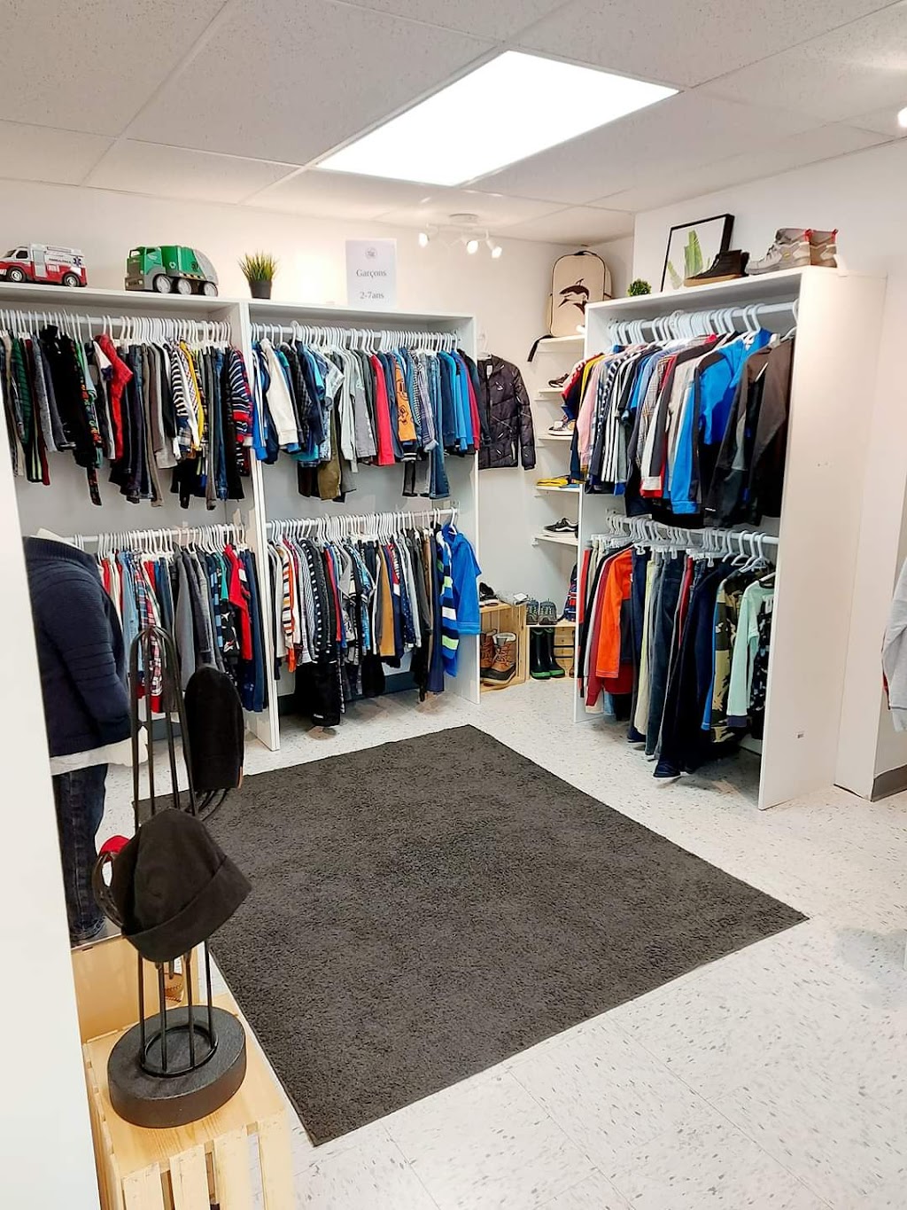Minis & Mlle | 730 Rue Shefford, Bromont, QC J2L 1C1, Canada | Phone: (450) 534-0007