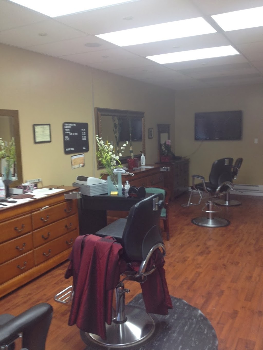 Famous Cuts Barbershop | 195 Plains Rd E, Burlington, ON L7T 2C4, Canada | Phone: (905) 340-0443