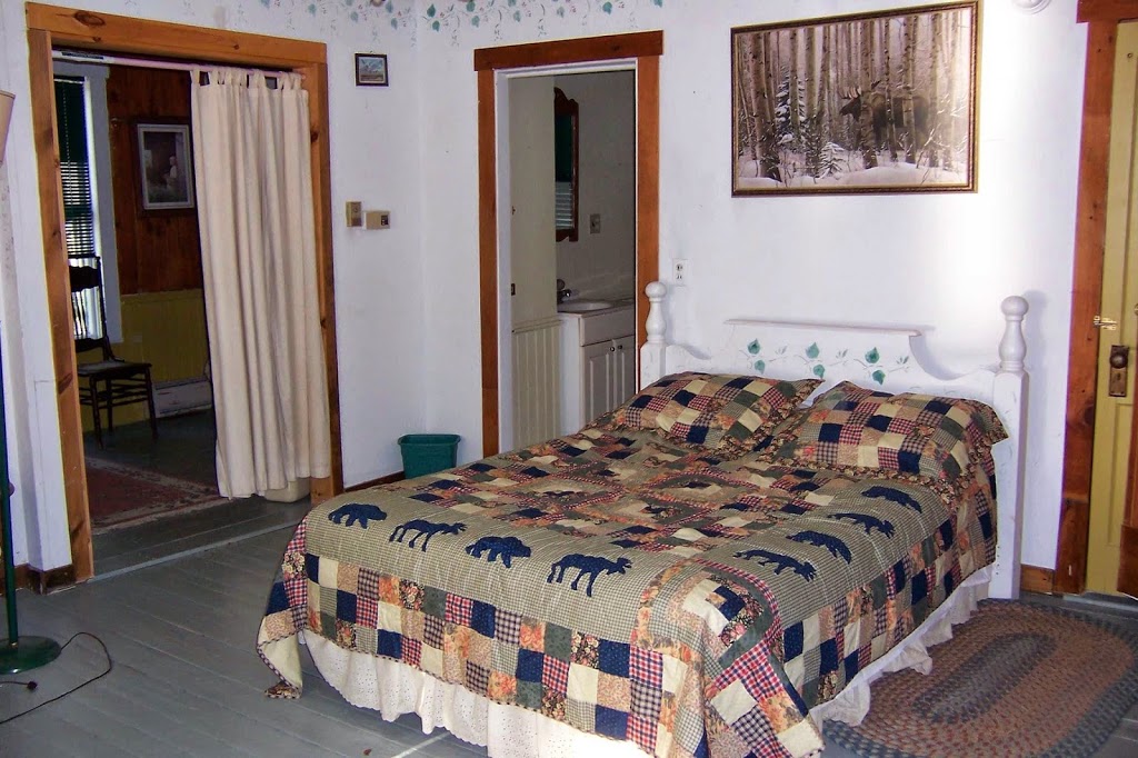Hale Seymour Lake Lodge | 28 Valley Rd, Morgan, VT 05853, USA | Phone: (802) 895-2563