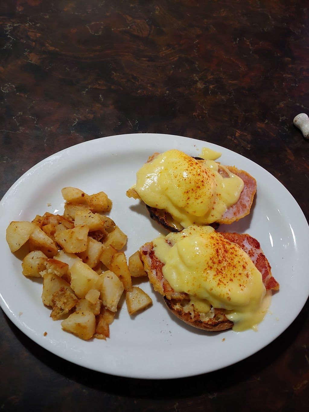 Dapps Restaurant | 282 Dundas St E, Trenton, ON K8V 1M2, Canada | Phone: (613) 965-6414