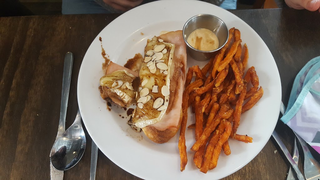 Bistro Cafe Delice | 84 Rue Saint Laurent, Beauharnois, QC J6N 2S7, Canada | Phone: (450) 395-1103