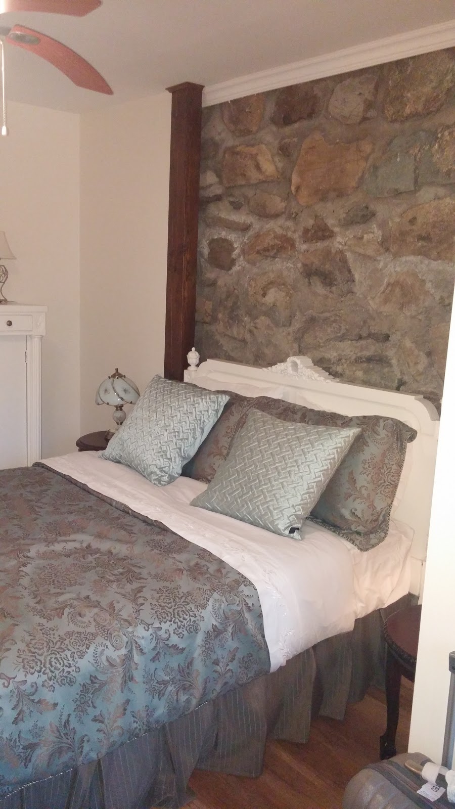 Ancestral Knowlton B&B | 402 Chemin Knowlton, Knowlton, QC J0E 1V0, Canada | Phone: (450) 243-0011