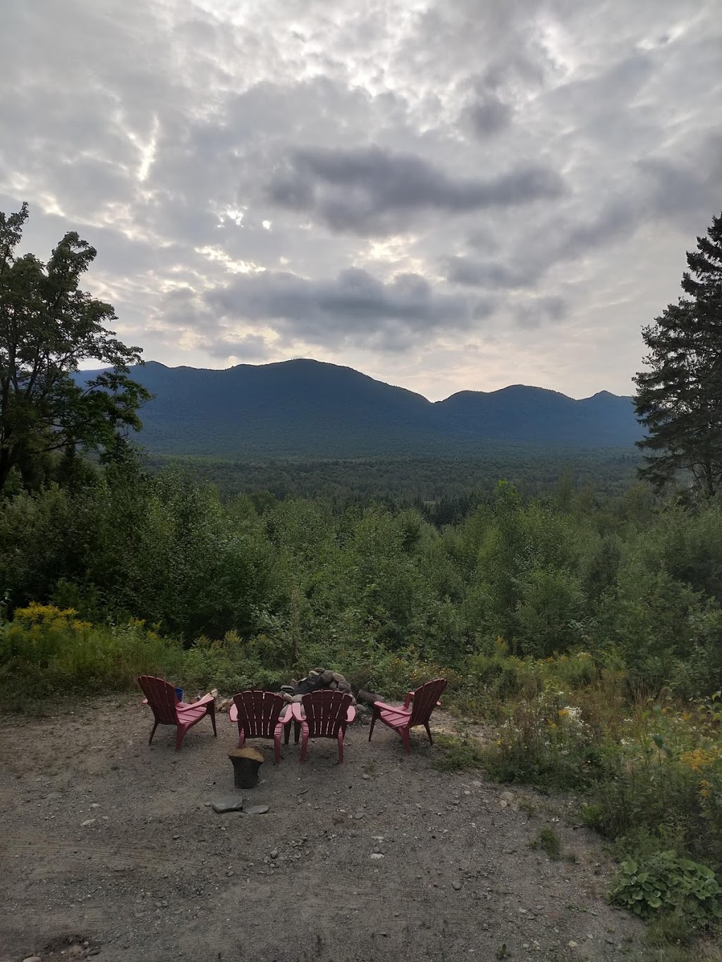 Chalet le 110 | 110 Route Chesham, Notre-Dame-des-Bois, QC J0B 2E0, Canada | Phone: (514) 206-0467