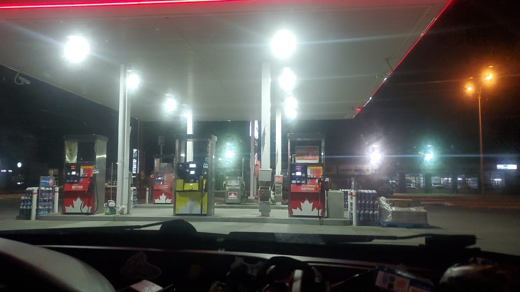 Petro-Canada et Lave-Auto | 1020 Rue Principale, Granby, QC J2J 2N7, Canada | Phone: (450) 375-4377