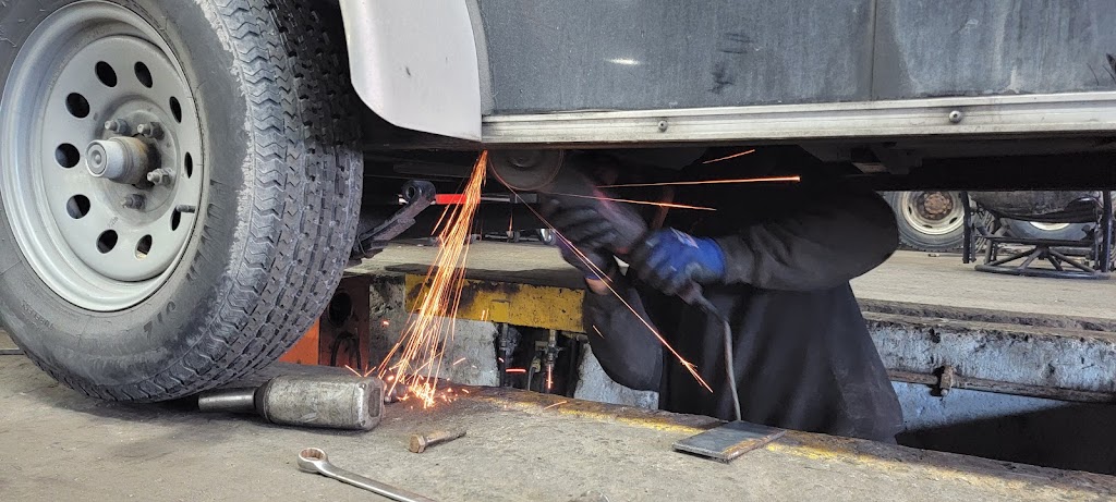 Ressorts Rive Sud Ltd - Centre TruckPro | Entrée sur la rue J.-A.-Bombardier, 1570-C Bd de Montarville, Boucherville, QC J4B 5Y3, Canada | Phone: (450) 641-1304