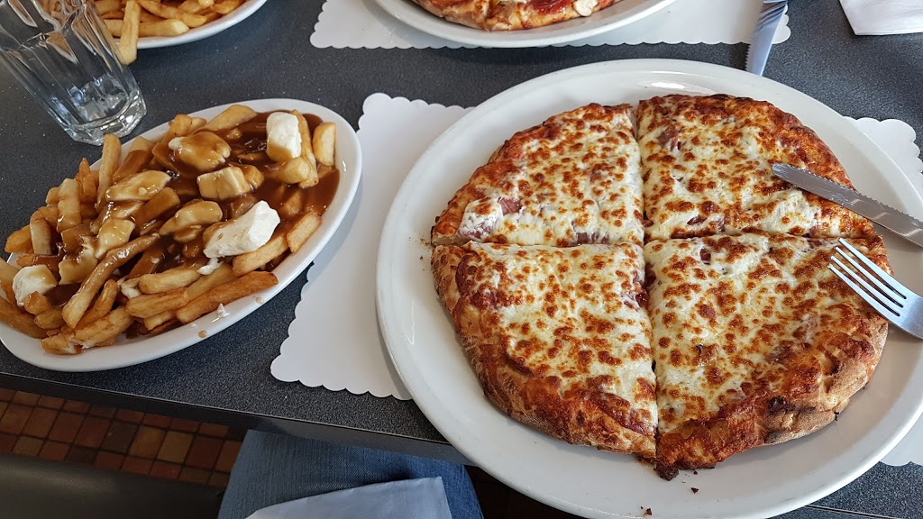 Restaurant Relais 117 | 2100 Montée de la Pomme-dOr, Contrecoeur, QC J0L 1C0, Canada | Phone: (450) 587-2676