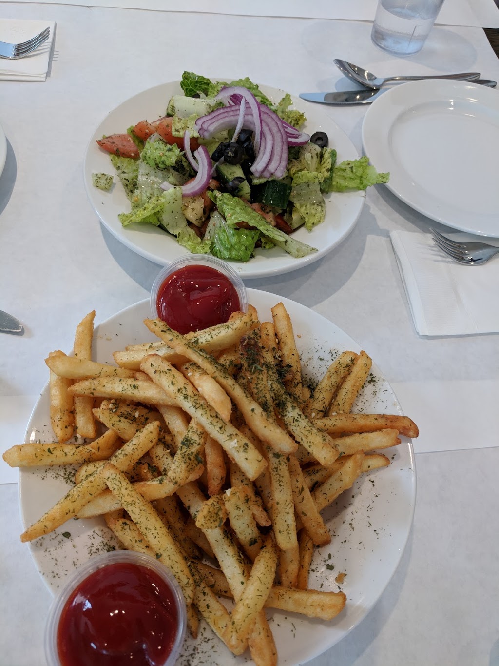 Restaurant Le Canal | 4945 Boul Saint-Jean, Pierrefonds, QC H9H 2A9, Canada | Phone: (514) 626-5757