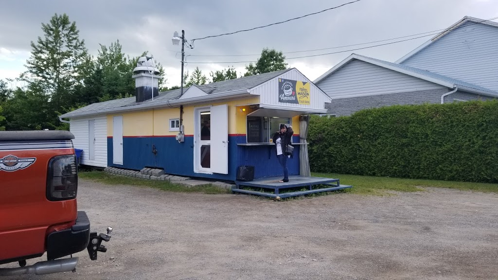 Casse-Croute DAmours | 429 Boul St-Pierre, Saint-Raphaël, QC G0R 4C0, Canada | Phone: (418) 243-3201