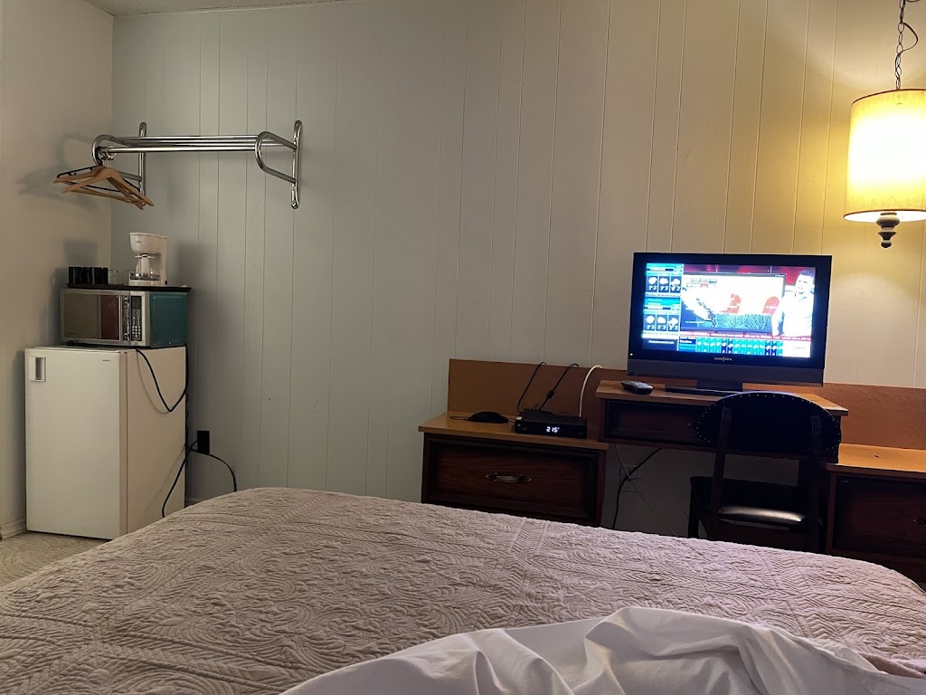 Tumbleweed Motel | 1221 Quartz Rd, Cache Creek, BC V0K 1H0, Canada | Phone: (250) 457-6522