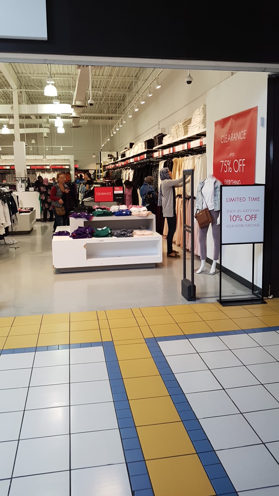 Calvin Klein | 1250 S Service Rd, Mississauga, ON L5E 1V4, Canada | Phone: (905) 274-4034