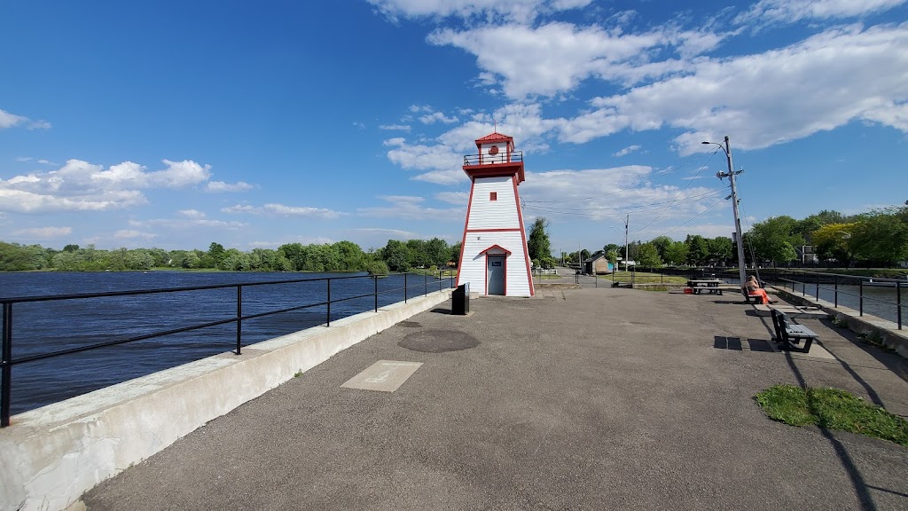 Grenville Lighthouse 49 Rue Canal N Grenville QC J0V 1J0 Canada   6e15133cc08263bc41145e671c16f3a4  Quebec Argenteuil Grenville Grenville Lighthouse 819 242 2146html 