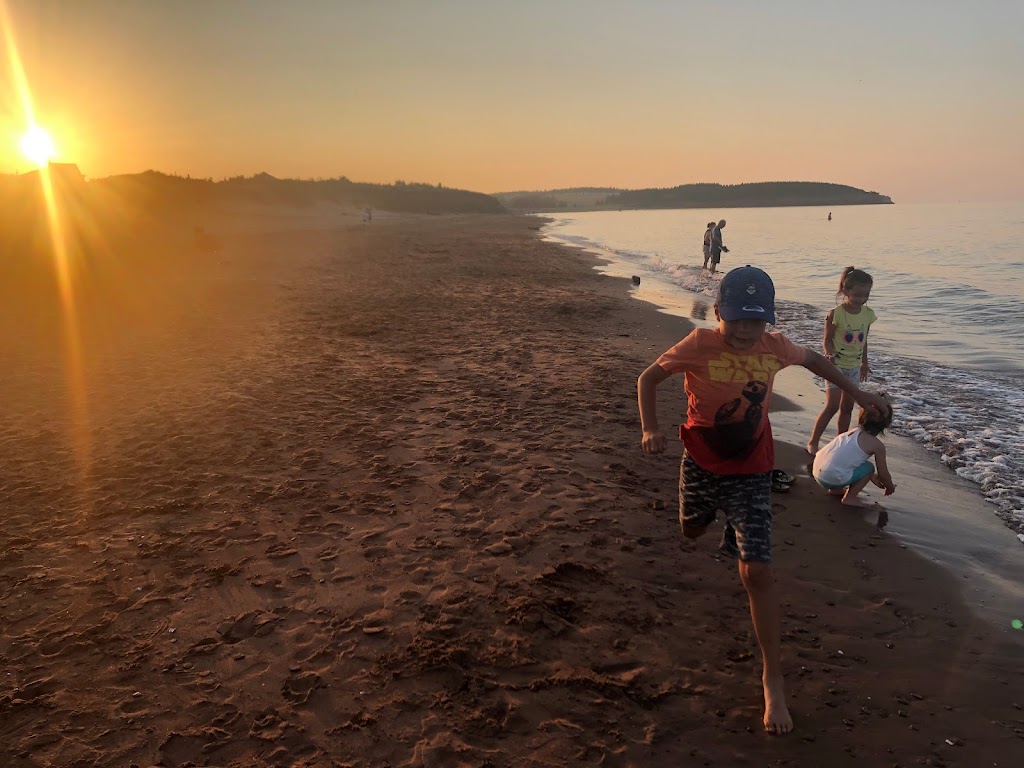 Breakwater Beach House | 7 Breakwater Rd, New Glasgow, PE C0A 1N0, Canada | Phone: (613) 983-8398