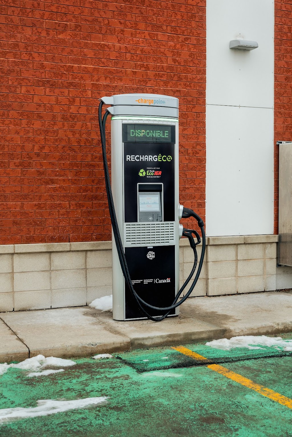 ChargePoint Charging Station | 249 Bd Harwood, Vaudreuil-Dorion, QC J7V 1Y3, Canada | Phone: (888) 758-4389