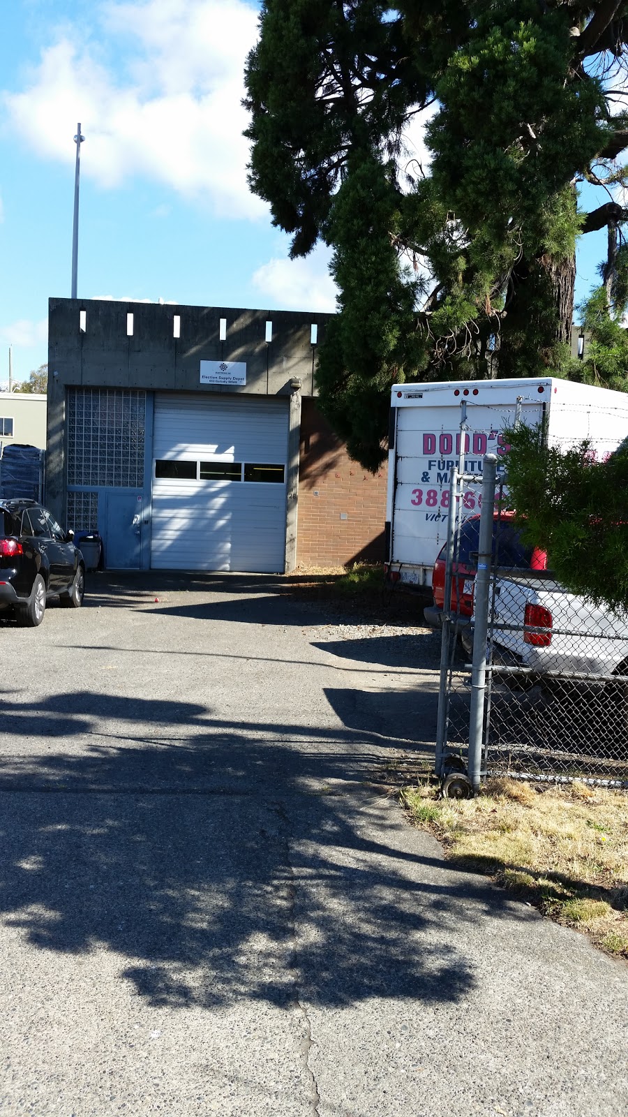 Dodds Furniture Warehouse | 650 Garbally Rd, Victoria, BC V8T 2K2, Canada | Phone: (250) 380-2849