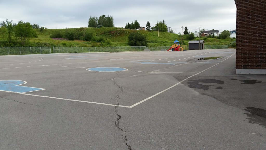 Pulperie Elementary School | 906 Rue Comeau, Chicoutimi, QC G7J 3J3, Canada | Phone: (418) 698-5126
