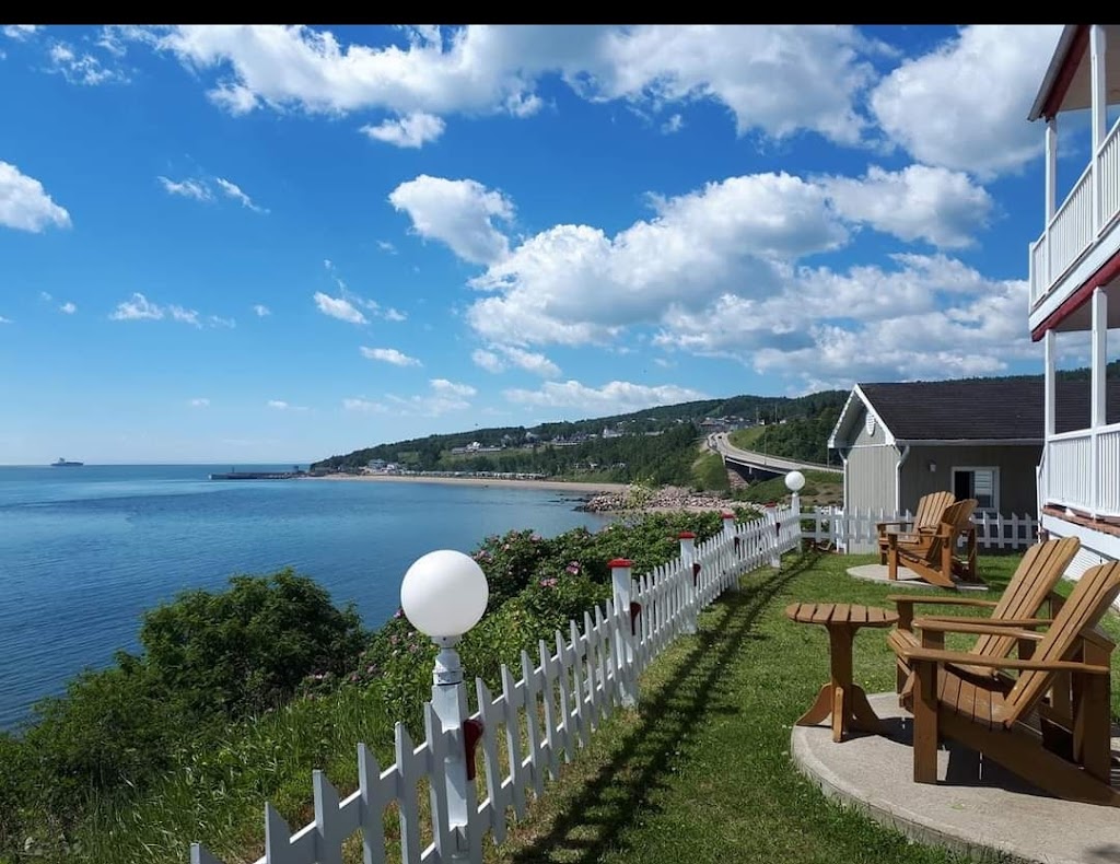 Motel Evangeline Bo-Fleuve | 245 Rue St Laurent, Saint-Siméon, QC G0T 1X0, Canada | Phone: (418) 638-2421