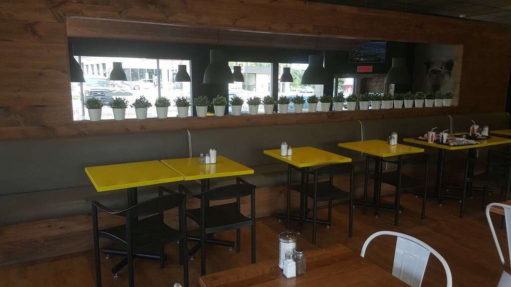 Restaurant La Belle Province | 427 Rue de la Rivière, Cowansville, QC J2K 1N4, Canada | Phone: (450) 260-1000