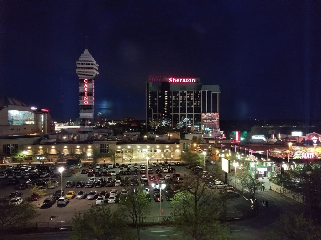 Days Inn by Wyndham Niagara Falls Clifton Hill Casino | 5657 Victoria Ave, Niagara Falls, ON L2G 3L5, Canada | Phone: (905) 356-2461