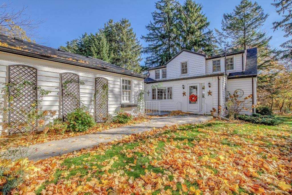 Dover House Bed and Breakfast | 17 Morgan St, Port Dover, ON N0A 1N0, Canada | Phone: (519) 583-3654