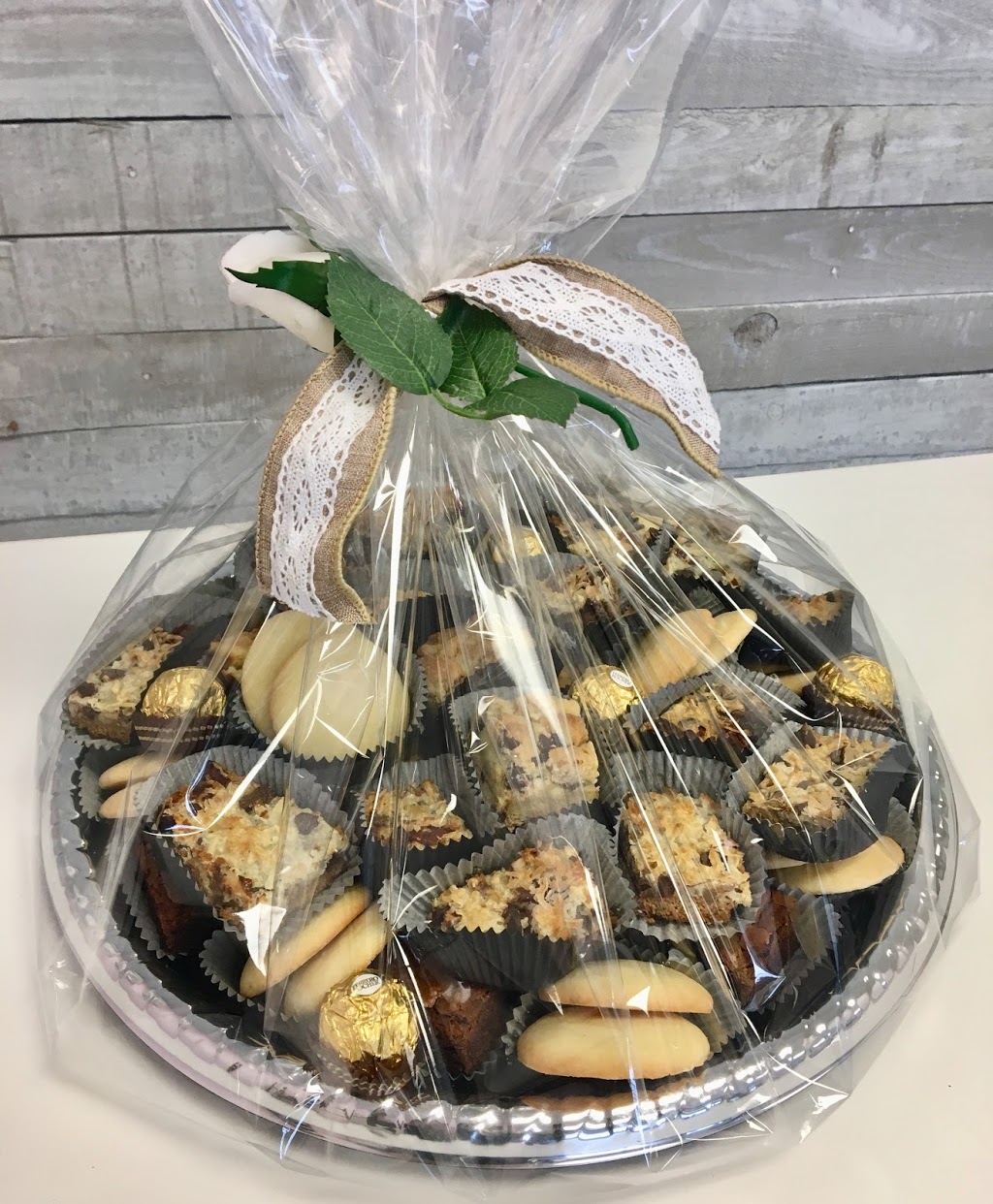 Dvas Custom Cakes & Treats | 383 Elgin St N, Cambridge, ON N1R 8C1, Canada | Phone: (519) 267-3827