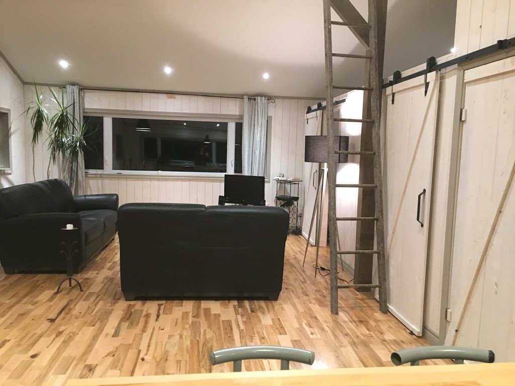 Loft de lArtisan | 5 Avenue de Gaspé E #113, Saint-Jean-Port-Joli, QC G0R 3G0, Canada | Phone: (418) 356-6847