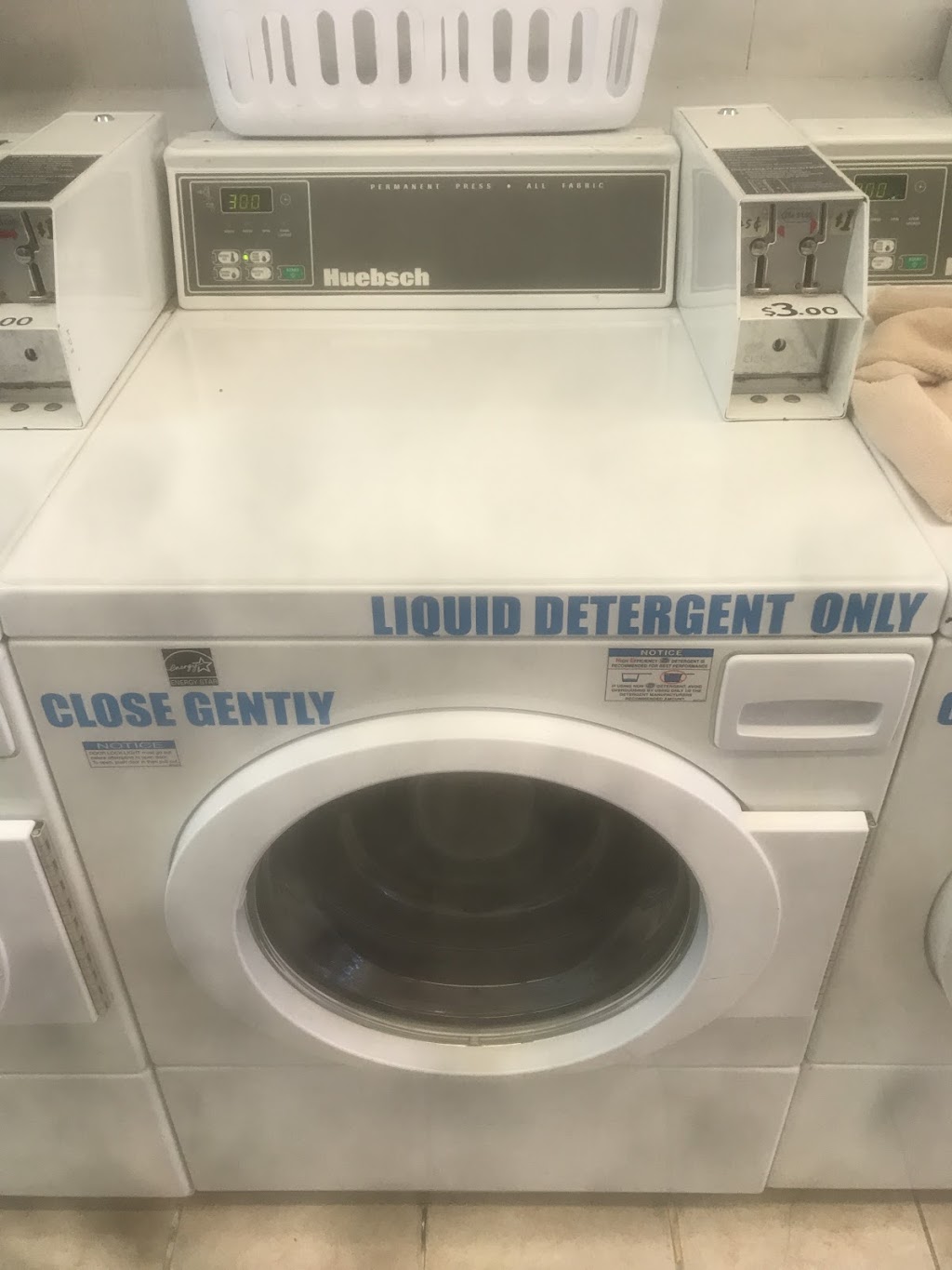 Ever Coin Laundry and cleaning | 5780 Victoria Dr, Vancouver, BC V5P 3W7, Canada | Phone: (780) 695-0028
