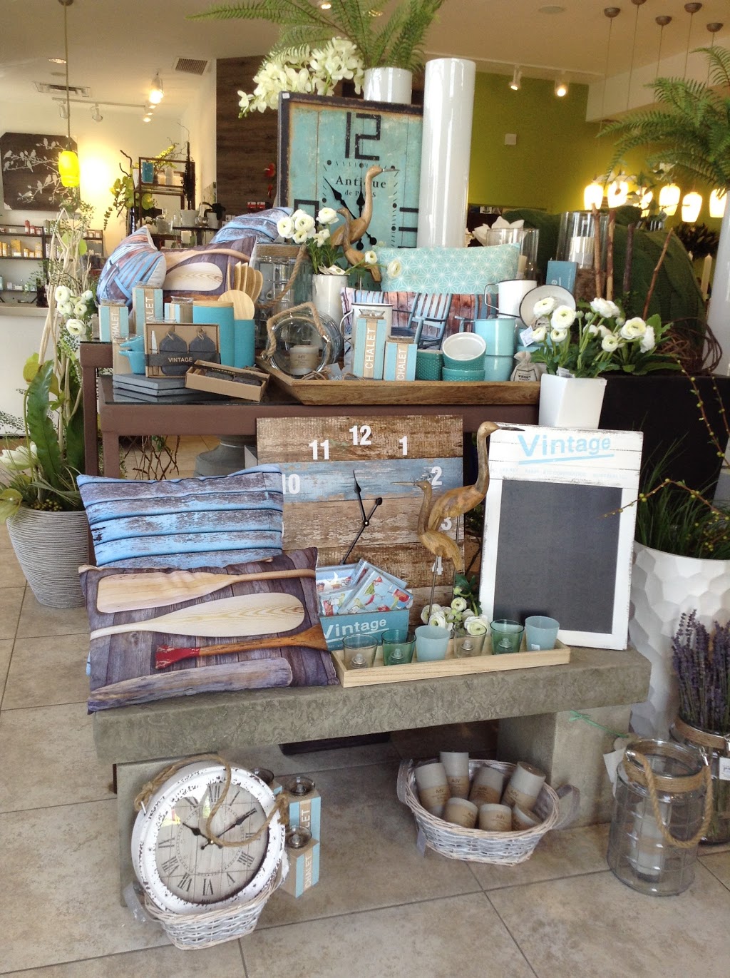 Espace Vert Fleuriste Inc | 20 Boulevard des Châteaux, Blainville, QC J7B 1Z8, Canada | Phone: (450) 437-5470