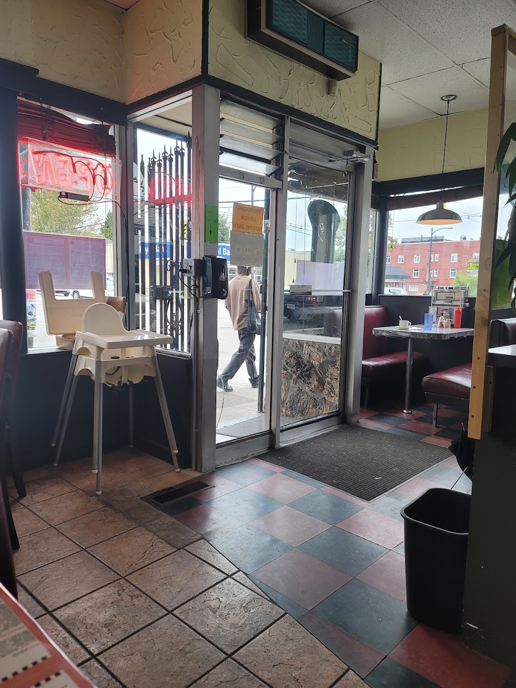 Helens Grill | 4102 Main St, Vancouver, BC V5V 3P6, Canada | Phone: (604) 874-4413
